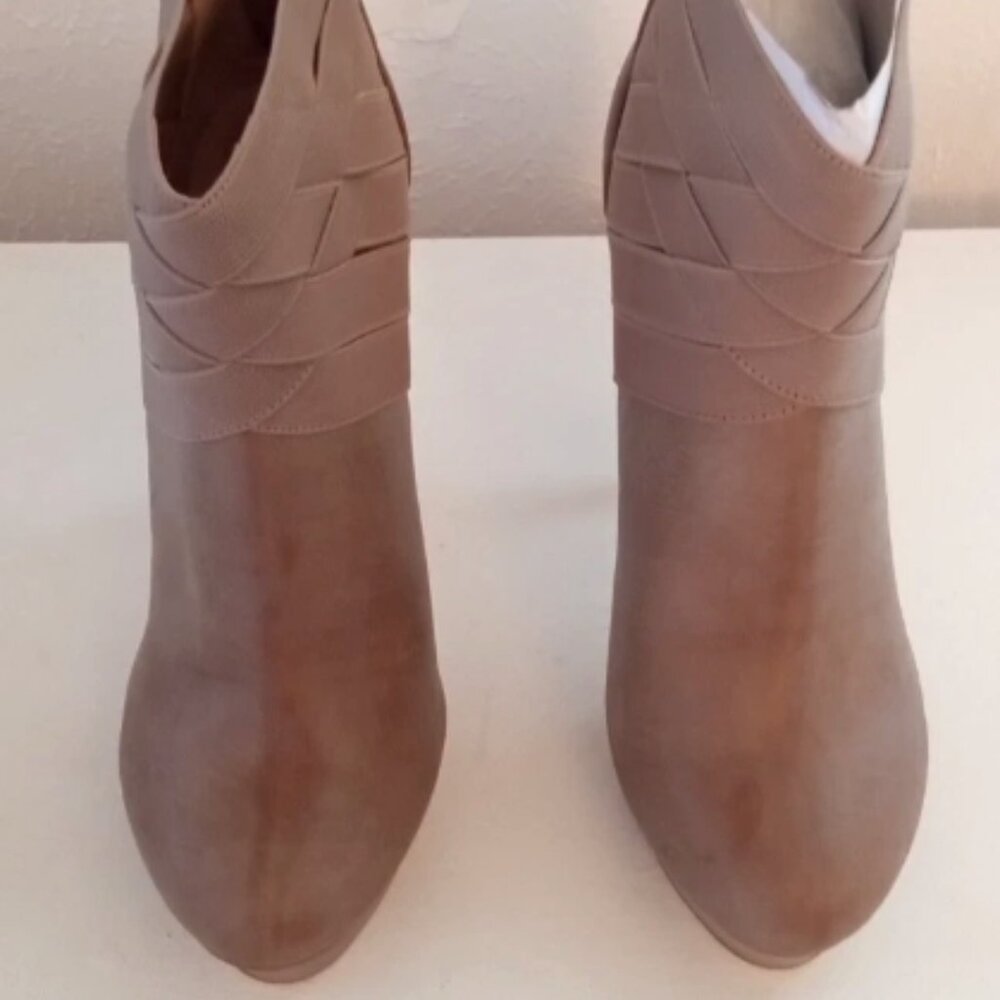 Colin Stuart Ankle Booties NUDE Size 8M